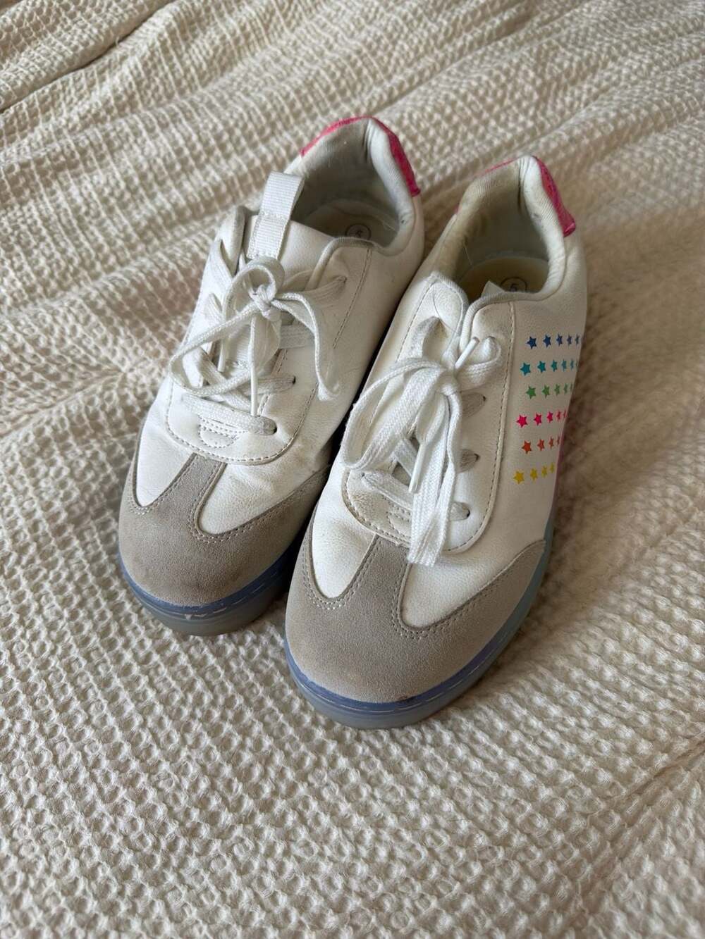 Cat & Jack Kira Rainbow Star Lace-Up Sneakers Size 5